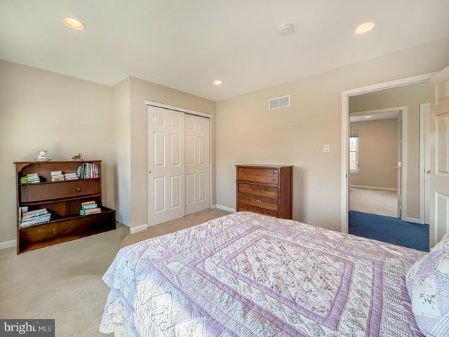 838 GINA DR, Philadelphia, PA 19115