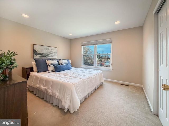 838 GINA DR, Philadelphia, PA 19115