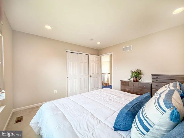 838 GINA DR, Philadelphia, PA 19115