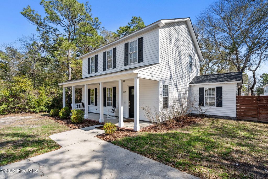 142 NE 14th Street, Oak Island, NC 28465
