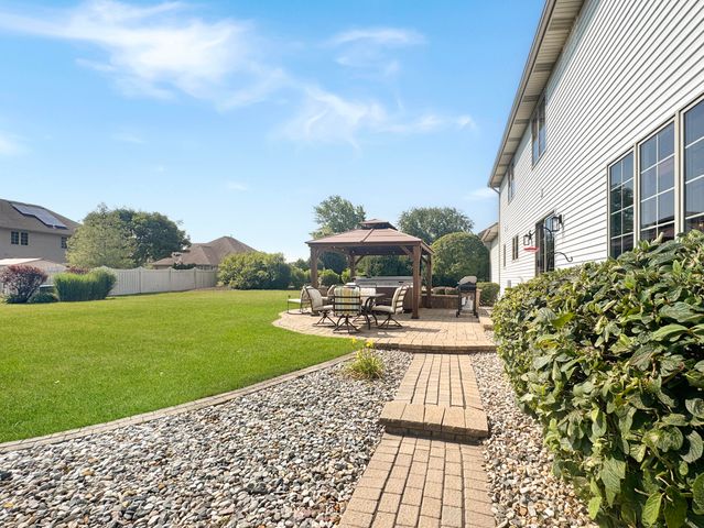 8185 Hawthorne Drive, St. John, IN 46373
