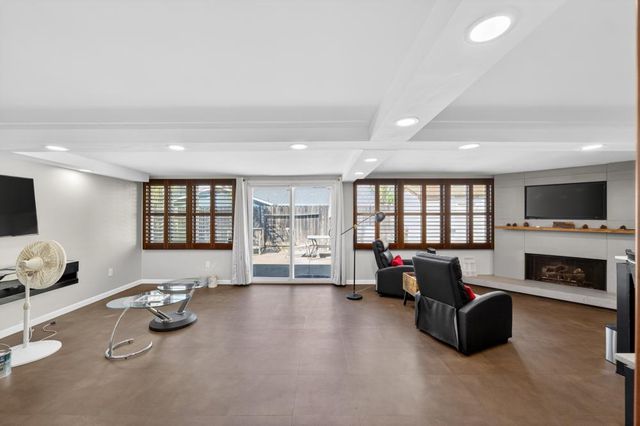 2612 Stonehaven Dr, Sacramento, CA 95827