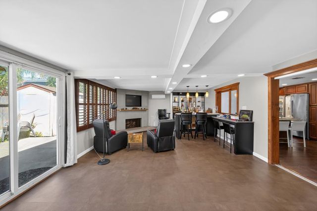 2612 Stonehaven Dr, Sacramento, CA 95827