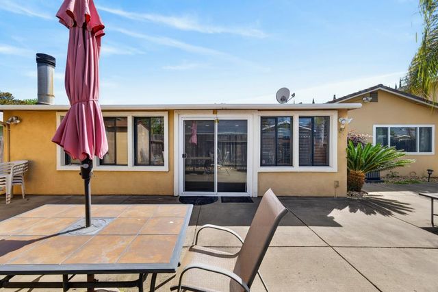 2612 Stonehaven Dr, Sacramento, CA 95827