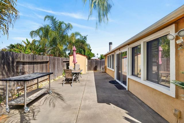 2612 Stonehaven Dr, Sacramento, CA 95827