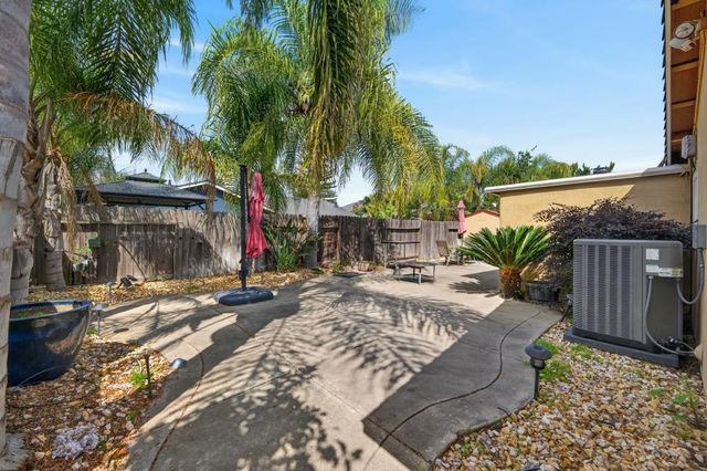 2612 Stonehaven Dr, Sacramento, CA 95827