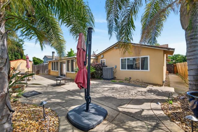 2612 Stonehaven Dr, Sacramento, CA 95827