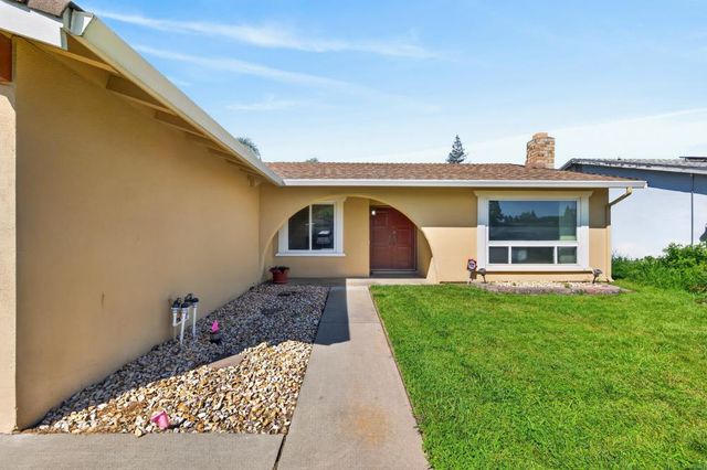 2612 Stonehaven Dr, Sacramento, CA 95827