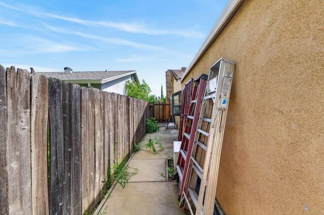 2612 Stonehaven Dr, Sacramento, CA 95827