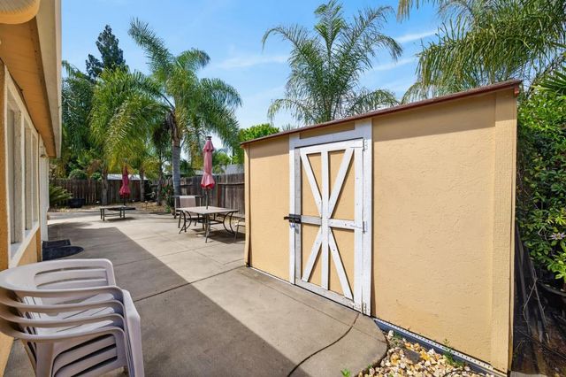 2612 Stonehaven Dr, Sacramento, CA 95827