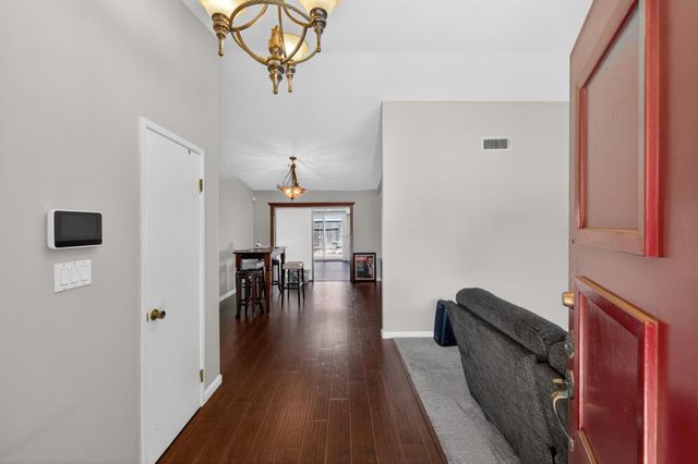 2612 Stonehaven Dr, Sacramento, CA 95827