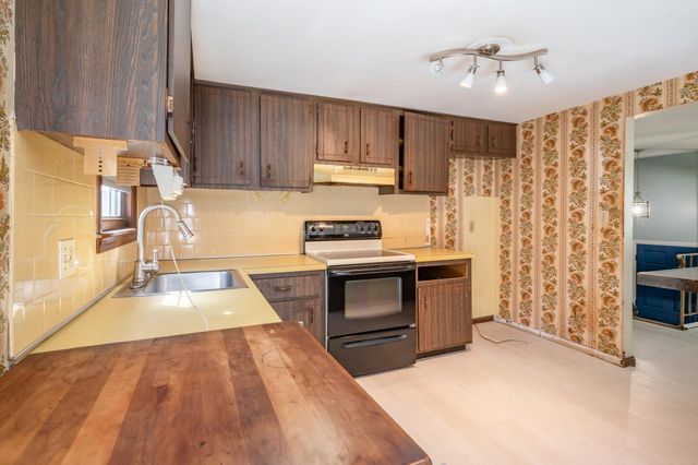 244 Hedges Pond Road, Plymouth, MA 02360