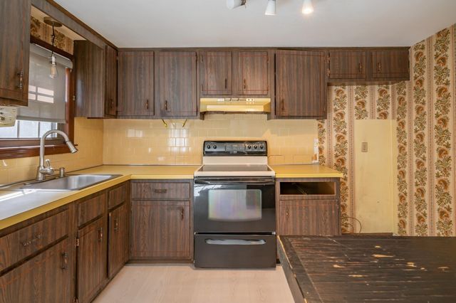 244 Hedges Pond Road, Plymouth, MA 02360
