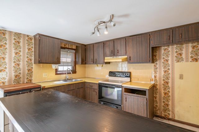244 Hedges Pond Road, Plymouth, MA 02360