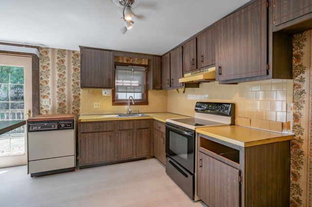 244 Hedges Pond Road, Plymouth, MA 02360
