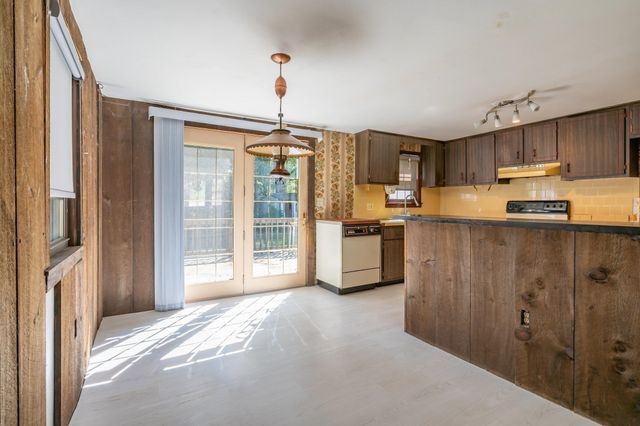 244 Hedges Pond Road, Plymouth, MA 02360