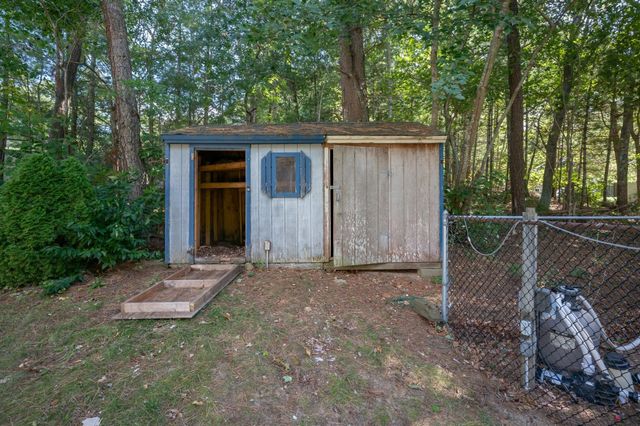 244 Hedges Pond Road, Plymouth, MA 02360