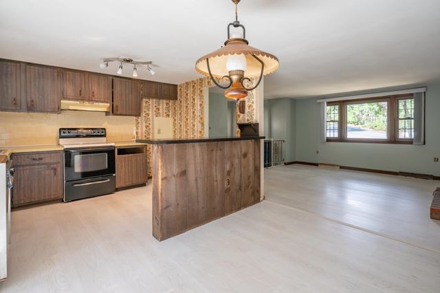 244 Hedges Pond Road, Plymouth, MA 02360