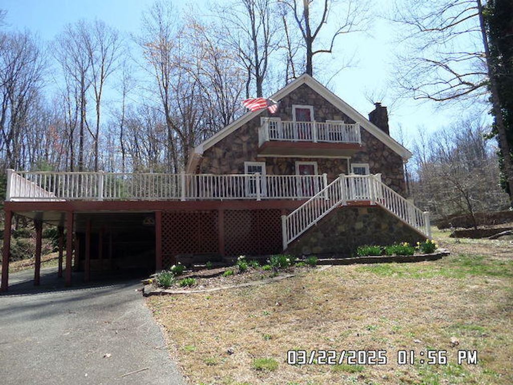 67 Brookledge LN, Rocky Mount, VA 24151