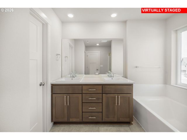 23818 Sw Pensacola Ter, Tualatin, OR 97062