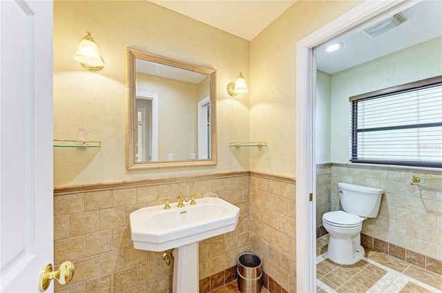 5668 COUNTRY LAKES DRIVE, Sarasota, FL 34243