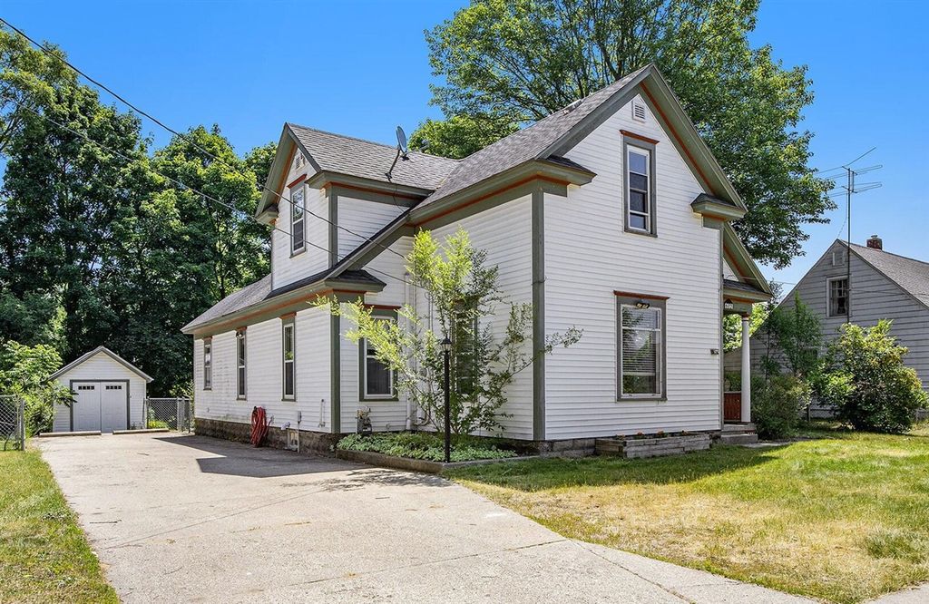 612 N Barnard Street, Greenville, MI 48838