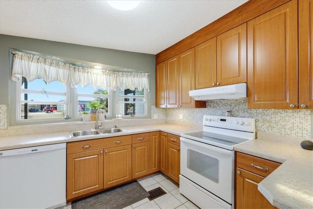 6222 FALCON DRIVE, Englewood, FL 34224