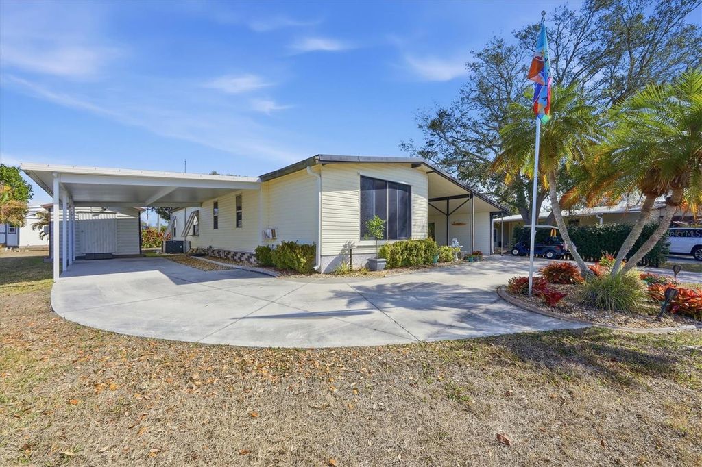Image 2 of property listing at 6222 FALCON DRIVE, Englewood, FL 34224