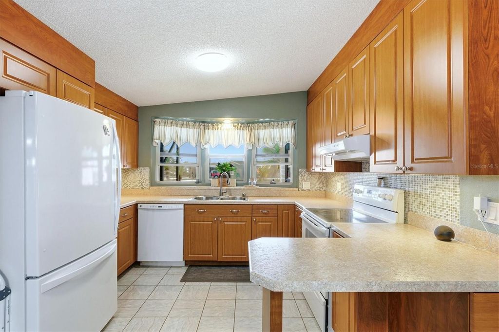 Image 12 of property listing at 6222 FALCON DRIVE, Englewood, FL 34224