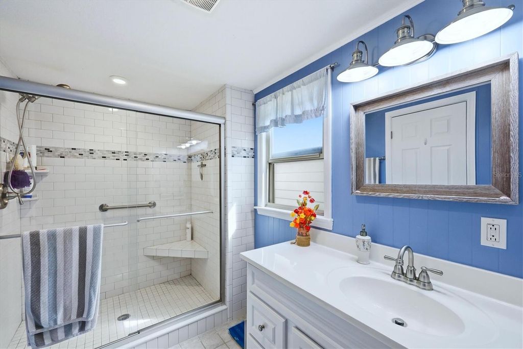 Image 18 of property listing at 6222 FALCON DRIVE, Englewood, FL 34224