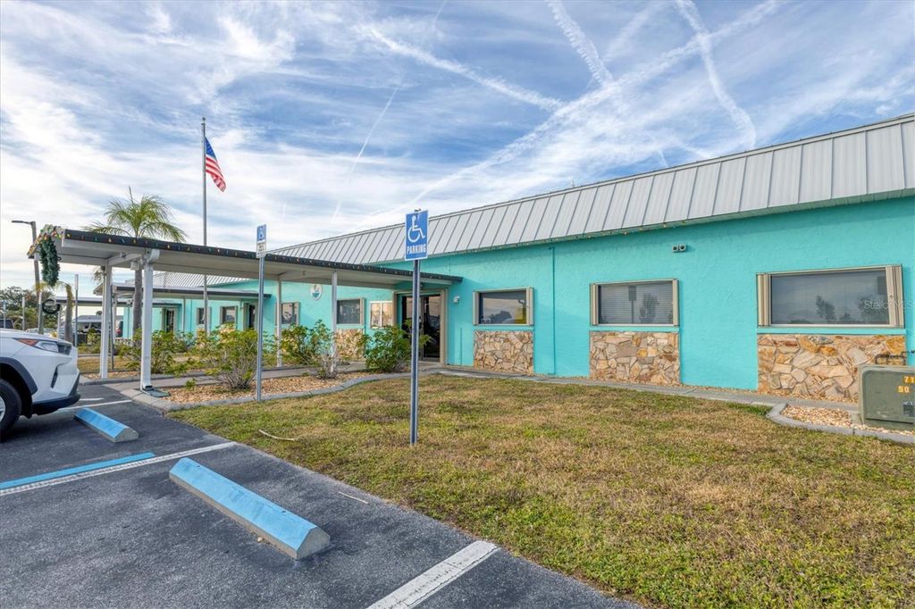 Image 35 of property listing at 6222 FALCON DRIVE, Englewood, FL 34224