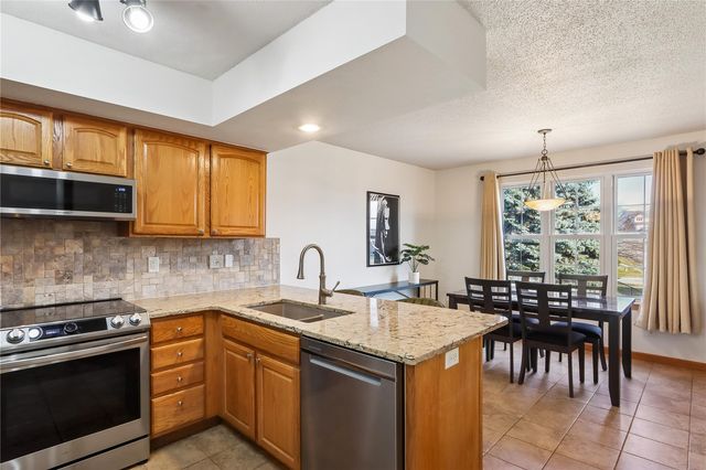 580 Avalon Place, Coralville, IA 52241