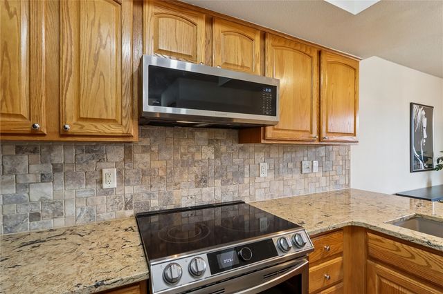 580 Avalon Place, Coralville, IA 52241