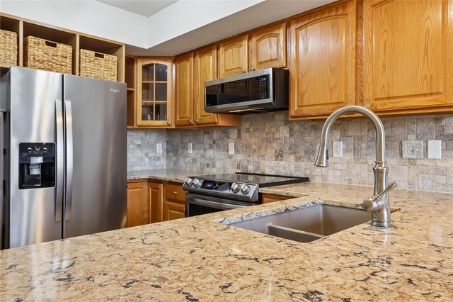 580 Avalon Place, Coralville, IA 52241