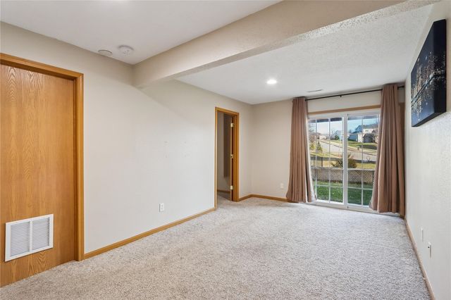 580 Avalon Place, Coralville, IA 52241