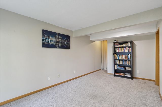 580 Avalon Place, Coralville, IA 52241