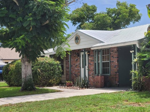 715 SE Forgal Street, Port St. Lucie, FL 34983