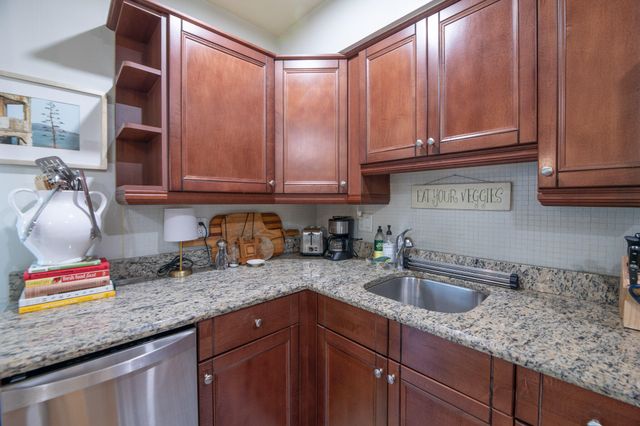 3940 NE 13th Avenue, Oakland Park, FL 33334