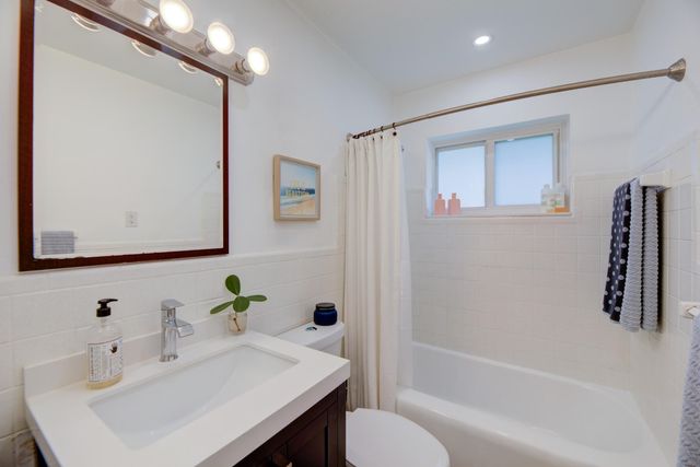 3940 NE 13th Avenue, Oakland Park, FL 33334