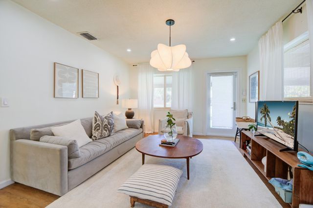 3940 NE 13th Avenue, Oakland Park, FL 33334