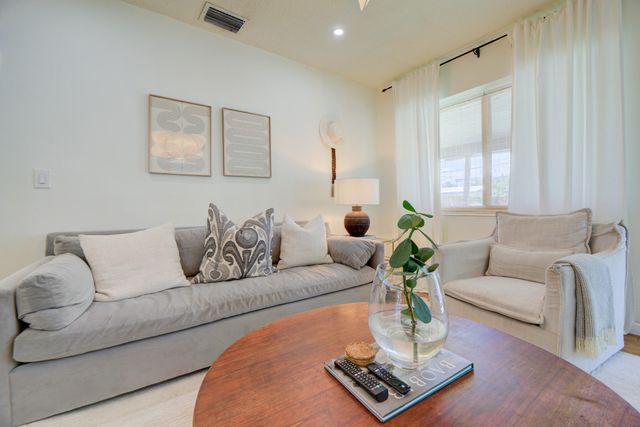 3940 NE 13th Avenue, Oakland Park, FL 33334