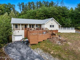 1502 Valley Cove Way, Sevierville, TN 37862
