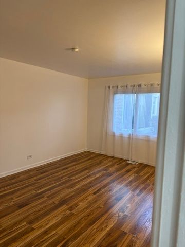 3008 Roberts Drive 1, Woodridge, IL 60517