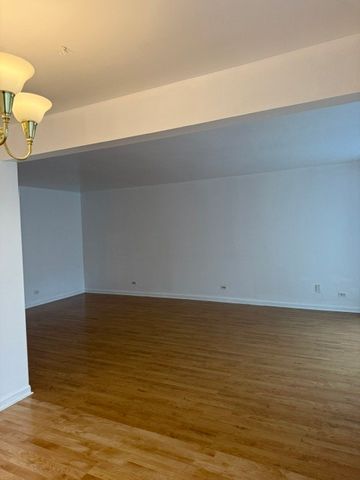 3008 Roberts Drive 1, Woodridge, IL 60517