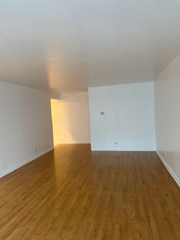 3008 Roberts Drive 1, Woodridge, IL 60517