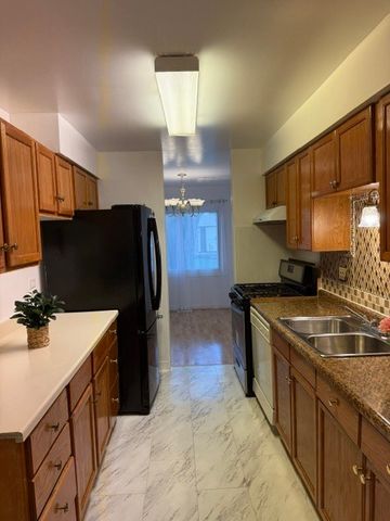 3008 Roberts Drive 1, Woodridge, IL 60517