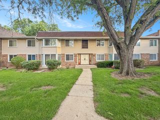3008 Roberts Drive 1, Woodridge, IL 60517