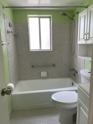 2960 Lake Osborne Drive 107, Lake Worth Beach, FL 33461