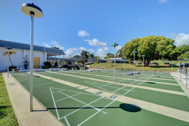 2960 Lake Osborne Drive 107, Lake Worth Beach, FL 33461