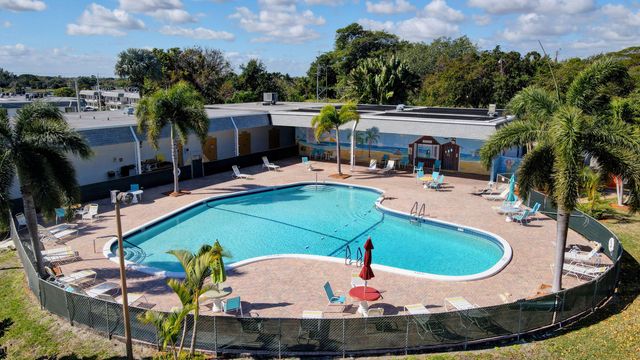 2960 Lake Osborne Drive 107, Lake Worth Beach, FL 33461
